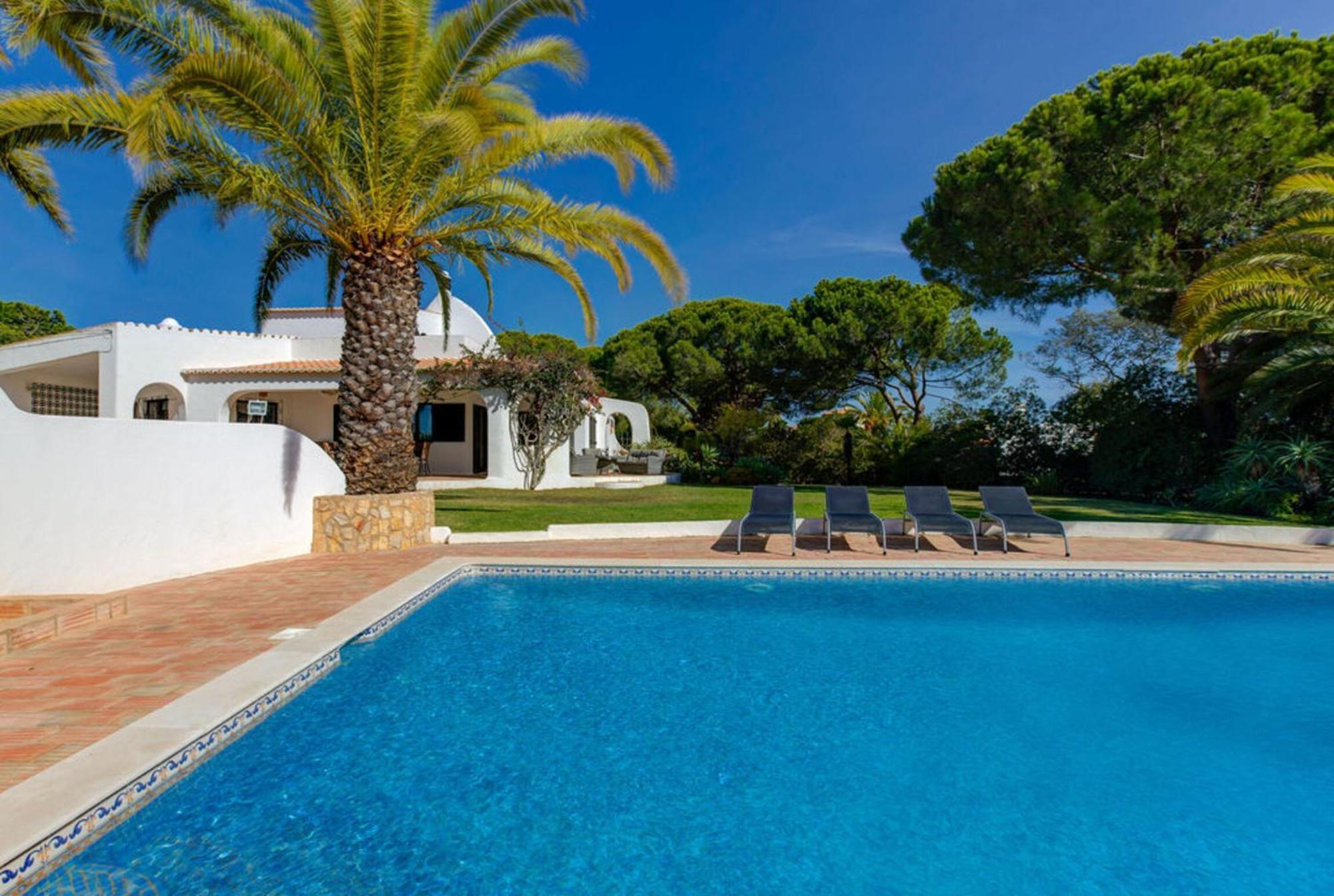 Villa Barlavento - Stunning 4-Bedroom Villa With Tennis Court カルヴォエイロ エクステリア 写真