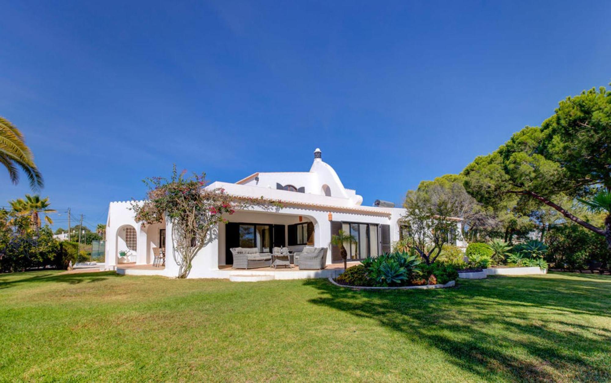 Villa Barlavento - Stunning 4-Bedroom Villa With Tennis Court カルヴォエイロ エクステリア 写真