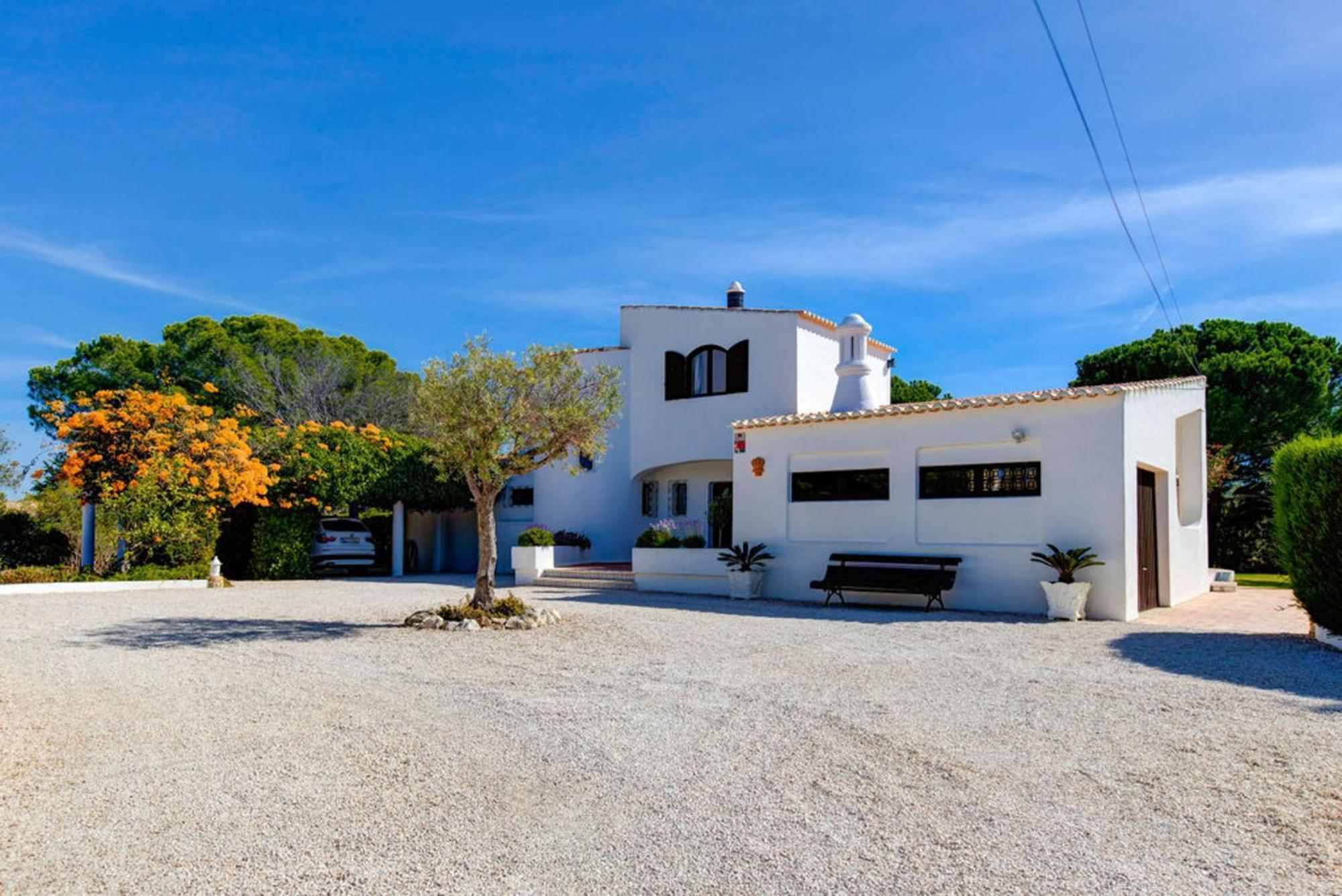 Villa Barlavento - Stunning 4-Bedroom Villa With Tennis Court カルヴォエイロ エクステリア 写真